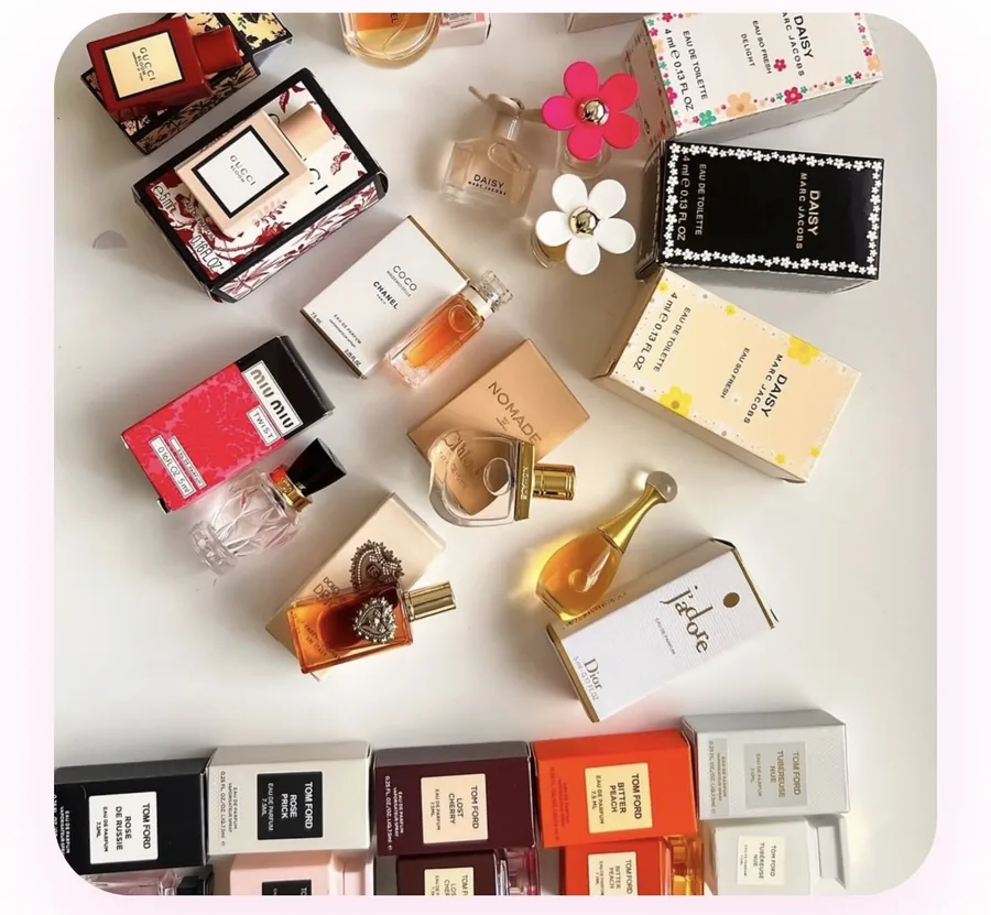 Example of top-brand mini perfumes in the 2 Random Mini Perfumes bundle
